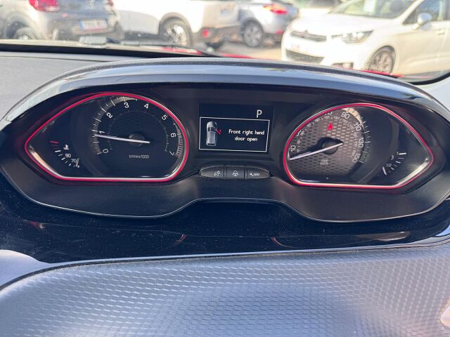 PEUGEOT 2008 GT LINE 1.2 E-THP AUTO SPANISH RHD IN SPAIN 62000 MILES SUPERB 2017